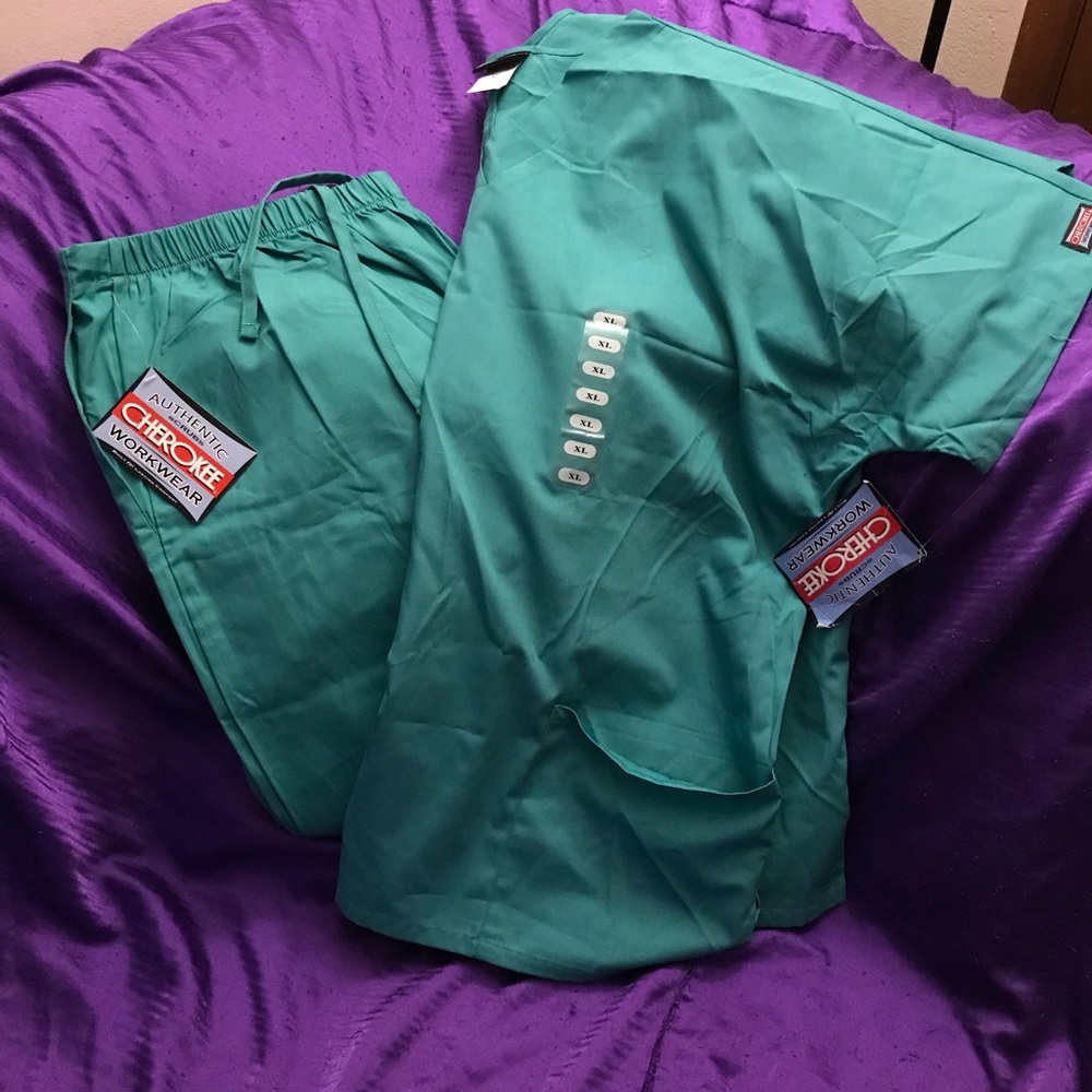 Green Cherokee scrub set